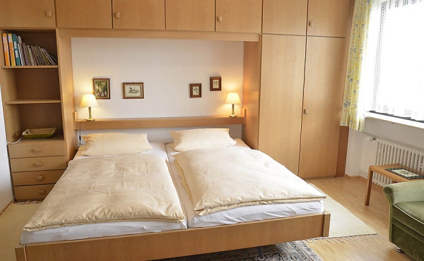 Schlafbereich mit Doppelbett - Apartment 2, Haus Panoramablick, Weindorf Haardt, Neustadt / Weinstr. (Pfalz)