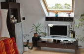 Wohnzimmer mit TV-/Medien-Rack - Ferienwohnung / Ferienhaus Latour, Neustadt / Weinstr. (Pfalz)